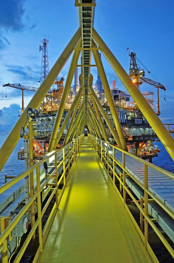 气体耀斑石油钻井平台平台海湾泰国