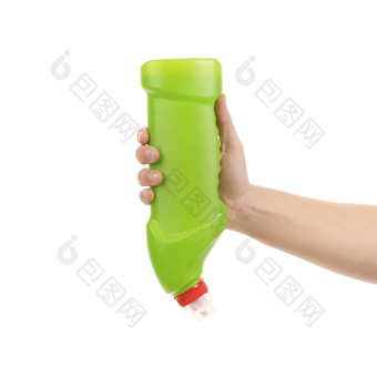 手持有绿色塑料瓶