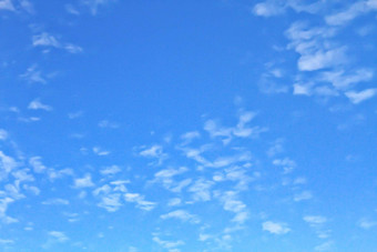 蓝色的天空白色云背景