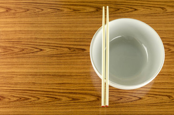 空白色碗筷子