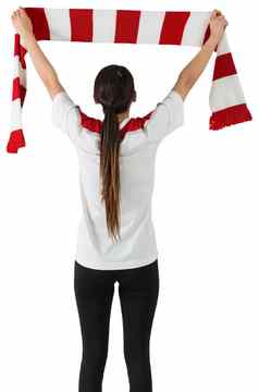 足球风扇挥舞着红色的白色围巾