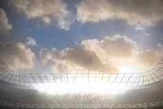 大足球体育场多云的蓝色的天空