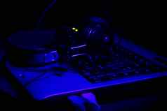 键盘耳机紫外线射线