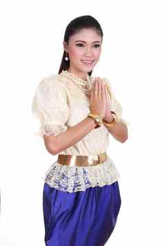 女人穿典型的泰国衣服支付尊重