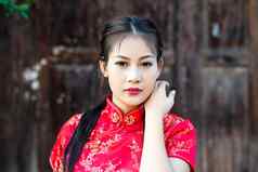 中国人女孩传统的中国人旗袍祝福