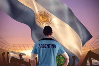 复合图像阿根廷足球球员持有球