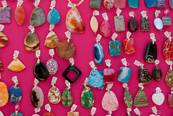 宝石石头耳环显示艺术工艺品节日