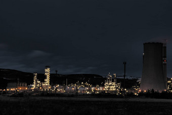 视图大石化工厂晚上