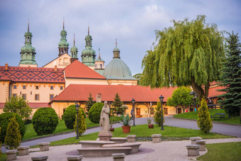 修道院较小的波兰