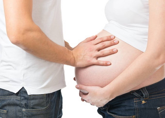 怀孕了女人男人。持有手腹部