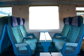 座位现代火车