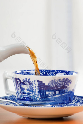 倒杯茶