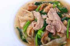 泰国菜宽大米面条猪肉厚肉汁泰国面条超过猪肉中国人泰国风格食物被称为rad