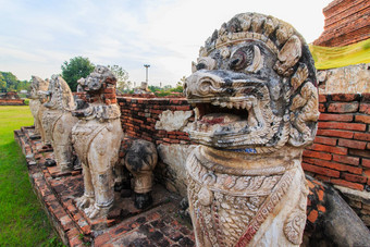 古董佛塔包围狮子雕像柬埔寨风格塔米卡拉特寺庙大城府泰国