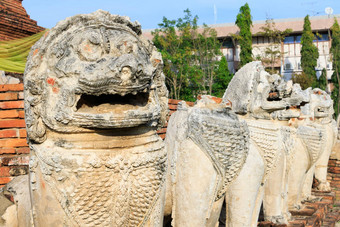 古董佛塔包围狮子雕像柬埔寨风格塔米卡拉特寺庙大城府泰国