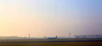 飞机离<strong>开机</strong>场schiphol