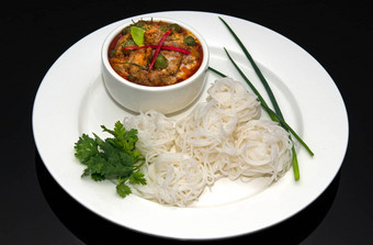 牛肉panaeng咖喱白色大米面条
