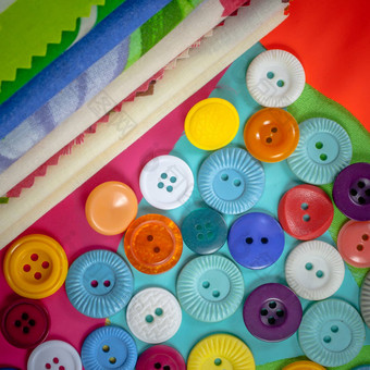 背景缝纫配件彩色的印花棉布按钮集刺绣