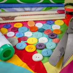 背景缝纫配件彩色的印花棉布按钮剪切机集刺绣