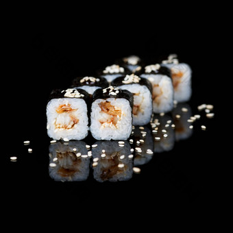 寿司卷鳗鱼芝麻