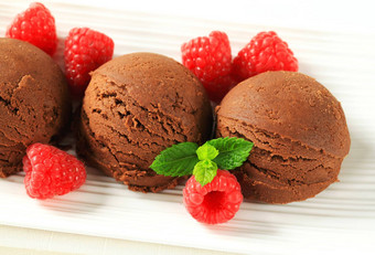 巧克力冰奶油新鲜的树莓