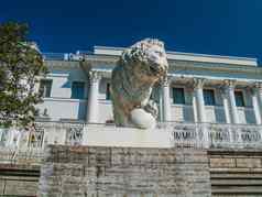 雕塑狮子巡逻白色宫
