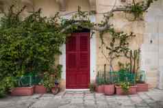 红色的门房子岛马耳他