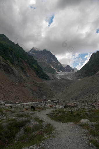 徒步旅行山