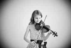 肖像女孩字符串玩小提琴