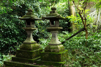 石头灯笼日本寺庙