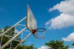 篮球户外篮球法院网希望环董事会户外蓝色的天空