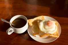 咖啡面包鸡蛋早餐传统的早餐