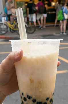 台湾泡沫茶喝珍珠牛奶茶食物街市场
