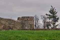 石头废墟中世纪的城堡