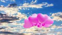 集团可爱的粉红色的心模式气球蓬松的多云的蓝色的