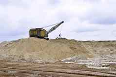 工作挖掘机采石场生产沙子工作挖掘机采石场生产沙子