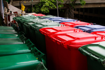 绿色蓝色的红色的<strong>垃圾箱</strong>回收<strong>垃圾箱</strong>垃圾罐公共医院