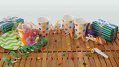 乡村木表格色彩斑斓的飘带礼物塑料杯塑料板糖果白色背景聚会，派对背景