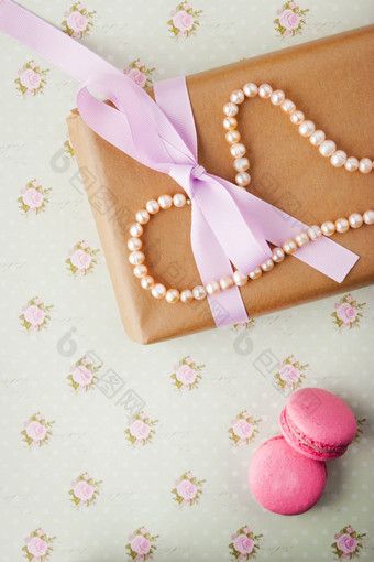 礼物盒子<strong>珍珠浪漫</strong>的古董风格柔和的颜色