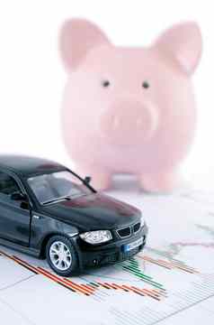 储蓄钱买车开车经济概念