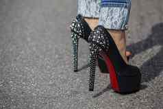 女人脚高高跟鞋鞋子红色的唯一的