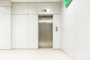 空现代电梯电梯金属门开放
