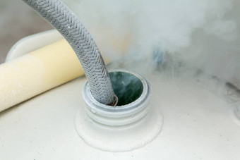 关闭容器液体氮冷金属管吸烟转移液体氮