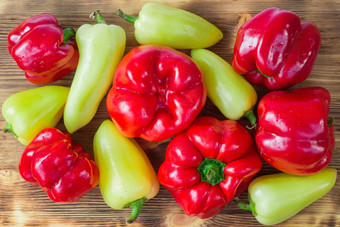 素食者生活成熟的红色的绿色辣椒