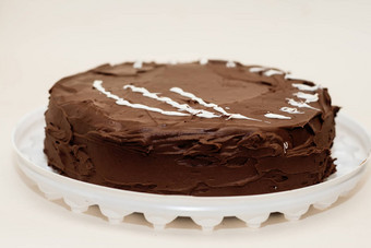 轮巧克力蛋糕撒白色巧克力毅力