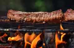 牛肉牛排烤火焰烧烤火烧烤