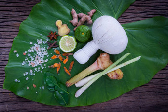 Herbal压缩球<strong>泰</strong>国按摩<strong>水疗</strong>中心治疗受欢迎的