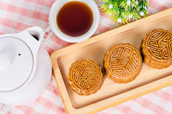 节日月亮蛋糕热茶中国人蛋糕