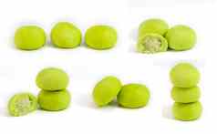 绿色椰子麻糬孤立的白色日本甜点