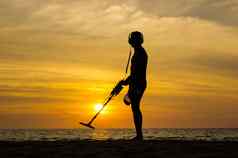 宝猎人金属探测器日落海滩